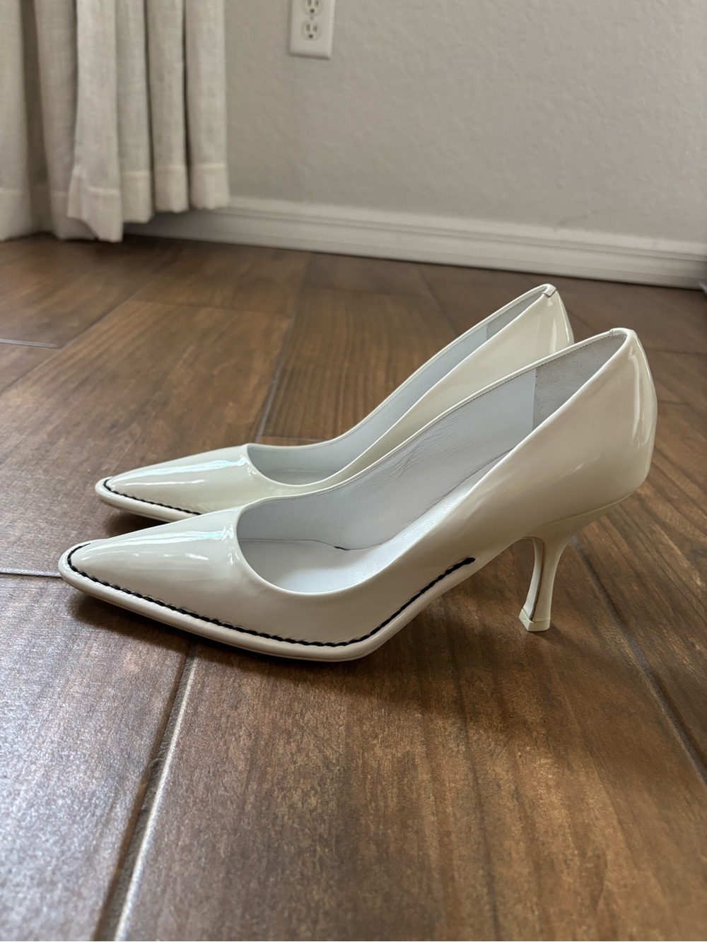 Jil Sander Cream Patent Pointed Toe Pumps with Contrast Stitch EU39 - Picture 5 of 16